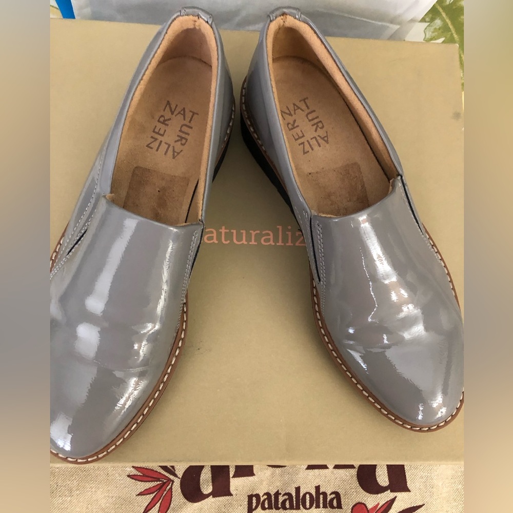 NATURALIZER slip-on platform grey, super light in a like new condition.